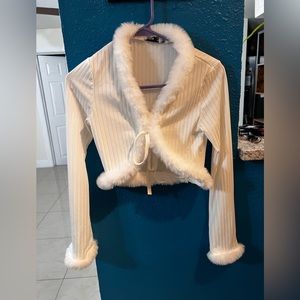 Women’s little white jacket with furry hair